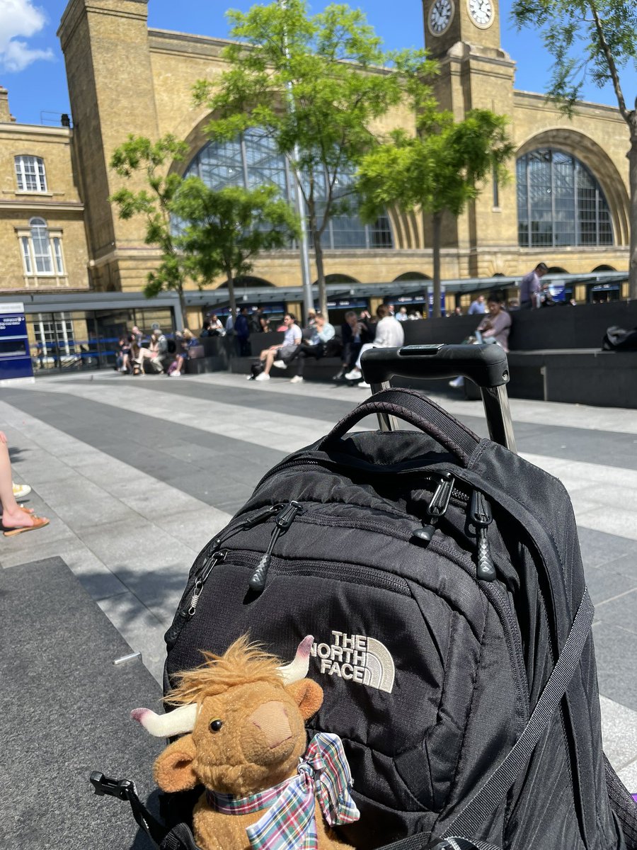 scoffintpt's tweet photo. Beautiful day in London - sitting in the plaza between Kings Cross and St Pancras, contemplating coffee, lunch and general goid fortune #reflectionsintersectionsintrospections
#ResearchAdventureswMoo https://t.co/JnaeuxxxCT