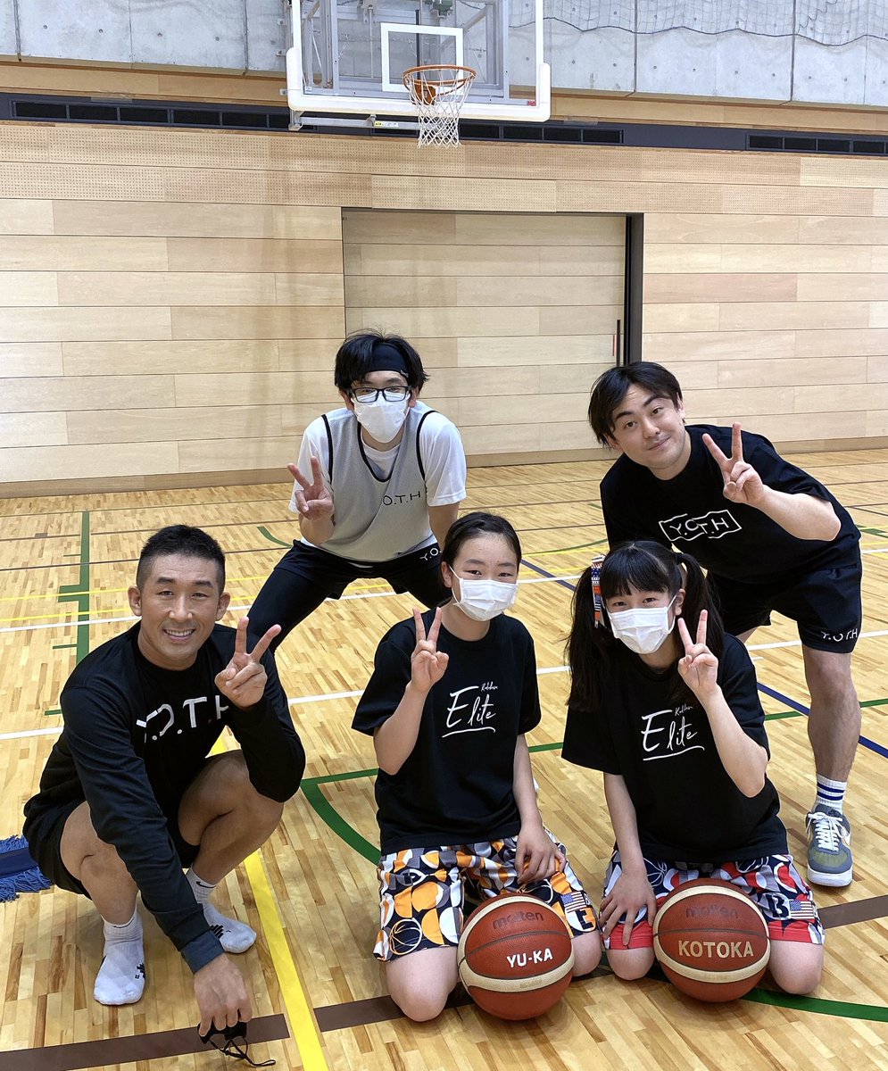 MoMoKa_KoToKa's tweet photo. @hiroshi93  さん　　
＠umebotanmaru  コーチ
@hidetonoyubi  さん
一緒にバスケ🏀✨
いつもありがとうございます。
#バスケットボール
#バスケ大好き
#教えて頂いたことを大切に
#頑張ります
#バスケ女子 https://t.co/0hbqYpIsTS