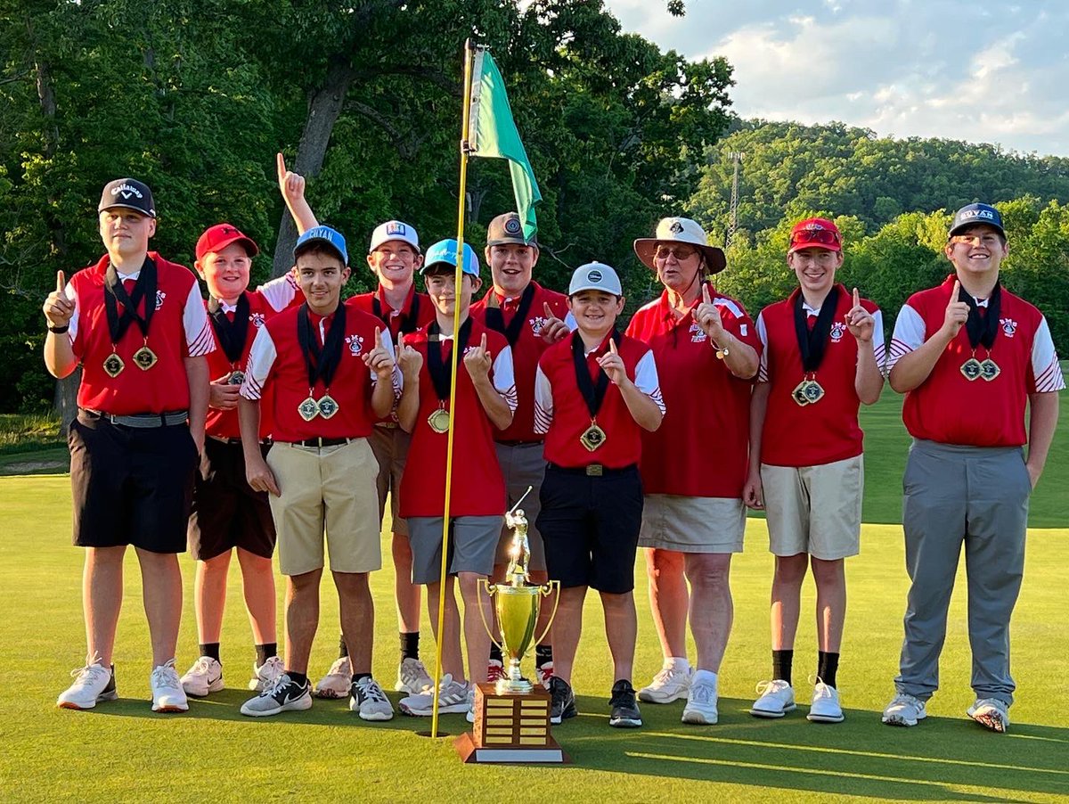 travfost's tweet photo. Cabell County Middle school golf champions!  Proud of Jackson for hanging in and supporting his team during his injury!  I can’t wait to see these kids play next year!  #sportsmanship #juniorgolf #BMS #GOLFCHAMPS https://t.co/ZTJeVfiJk1