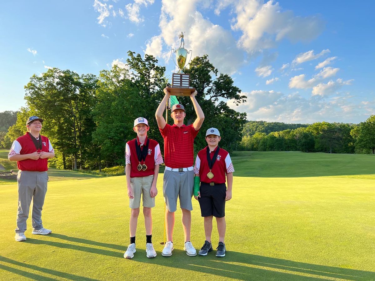 travfost's tweet photo. Cabell County Middle school golf champions!  Proud of Jackson for hanging in and supporting his team during his injury!  I can’t wait to see these kids play next year!  #sportsmanship #juniorgolf #BMS #GOLFCHAMPS https://t.co/ZTJeVfiJk1
