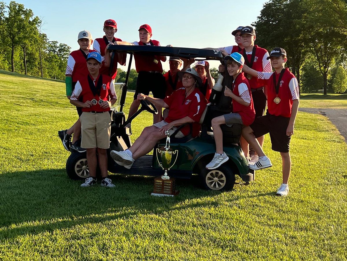 travfost's tweet photo. Cabell County Middle school golf champions!  Proud of Jackson for hanging in and supporting his team during his injury!  I can’t wait to see these kids play next year!  #sportsmanship #juniorgolf #BMS #GOLFCHAMPS https://t.co/ZTJeVfiJk1