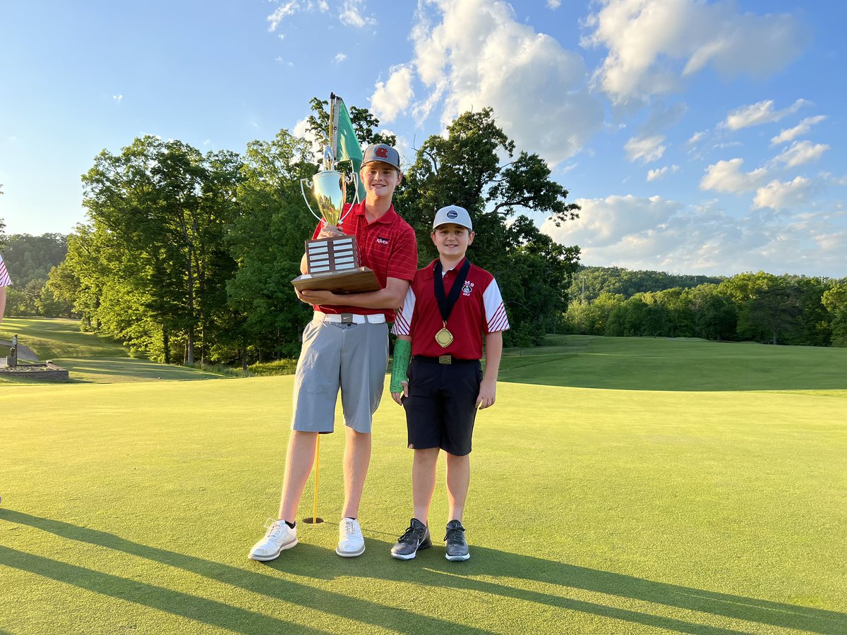 travfost's tweet photo. Cabell County Middle school golf champions!  Proud of Jackson for hanging in and supporting his team during his injury!  I can’t wait to see these kids play next year!  #sportsmanship #juniorgolf #BMS #GOLFCHAMPS https://t.co/ZTJeVfiJk1