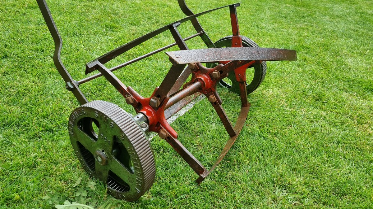 MuseumGardening's tweet photo. Object Week 21: Bent Cutter Unusual rare #mower introduced 1906 for cutting ‘Bents’ tough erect #grass trad mowers flatten Used golf greens, cricket squares, cutting width of 24inc Our eg. remarkable original condition only 1/2 known #gardening #charity @TheBuddingFD @TatesGCs https://t.co/GwzjnSQ9jH
