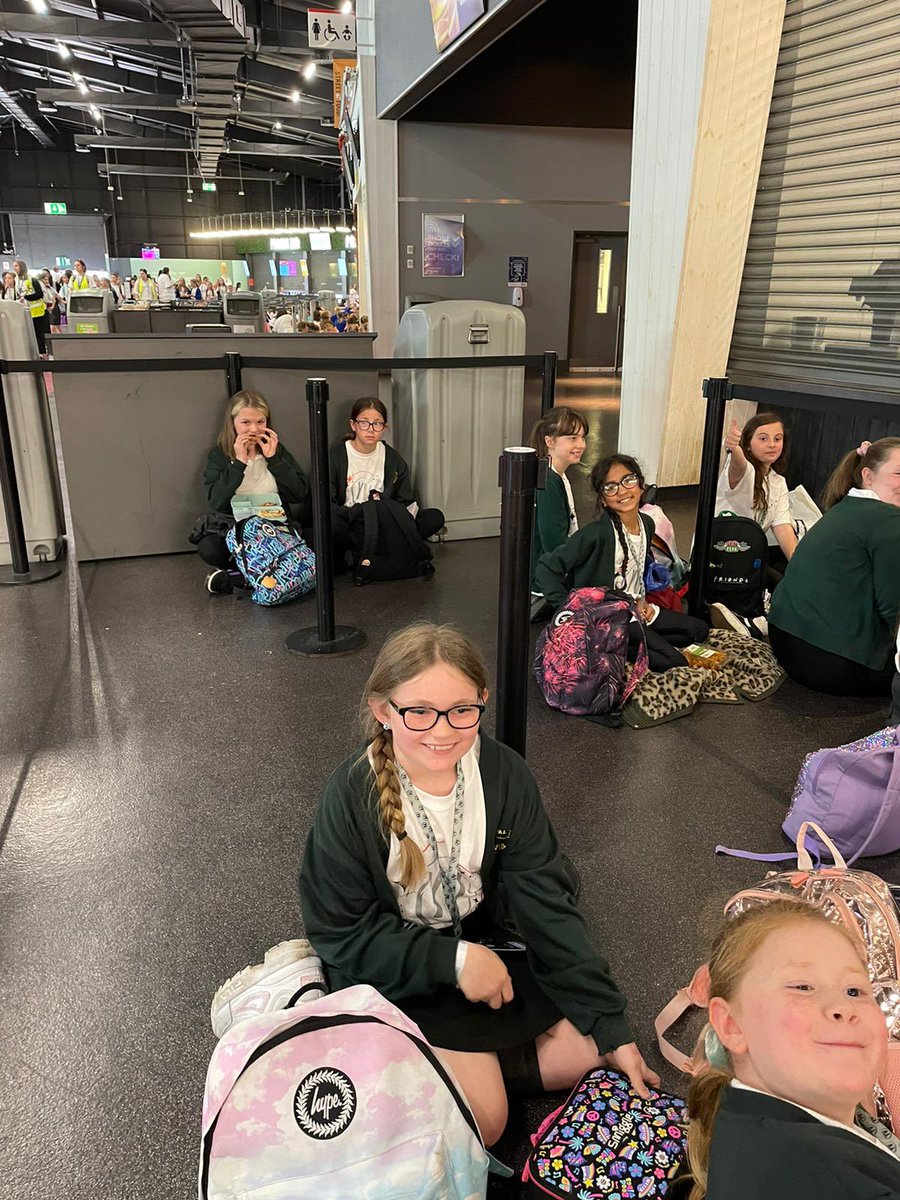 SpaldingPriAcad's tweet photo. Our Young Voices children have a arrived safely at the arena and are eating their lunch! @Y4Spa @InfinityAcad #youngvoices https://t.co/OLPGdEia61