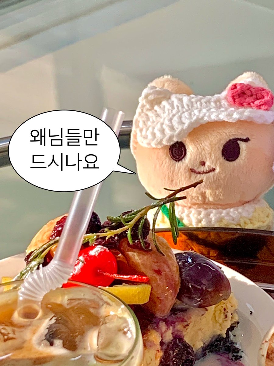 LLK1025's tweet photo. 📍건대 오알피하우스
오레오 바스크 치즈케이크가 쫀맛...💗 비주얼도 조음 완전 인스타 감성...👍🏻 음료도 무난무난하게 맛있었습니다 ꒰｡ › ·̮ ‹ ｡꒱ 🍀 -하삼이와 리냥이들과 토리와 함께...- 

#리노는_배고파 https://t.co/4IVwjkoXaW