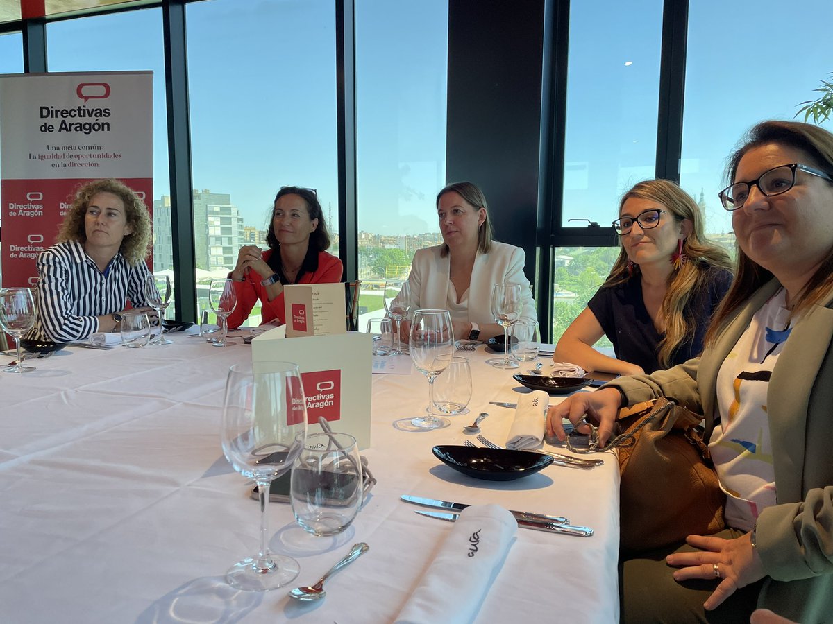 Directivas_ARGN's tweet photo. Hoy hablamos con @pilarferrerr directora de ventas de grandes empresas territorio Mediterráneo en @Telefonica de “Rutinizar la Innovación”.

Muchas ganas de aprender y compartir. https://t.co/sWDVI7VT89