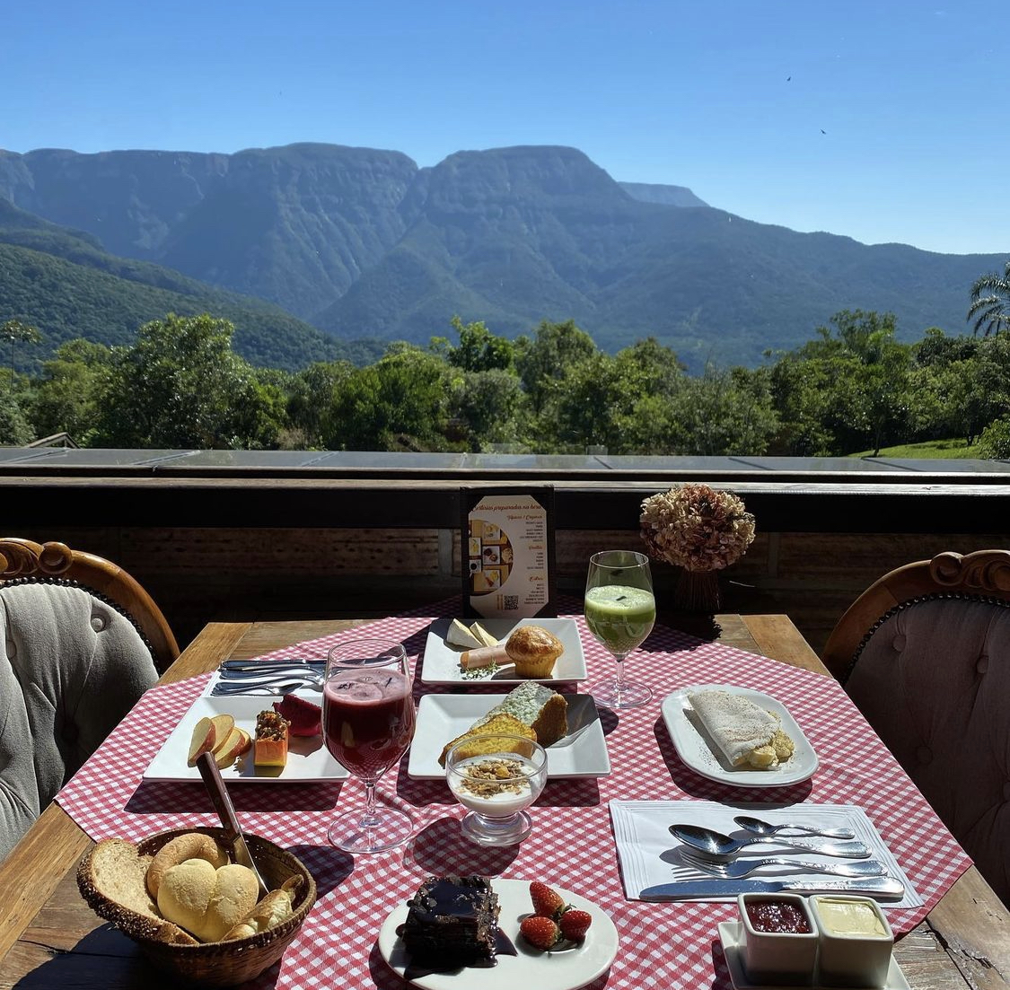 MoradaDosCanyon's tweet photo. Uma linda mesa de café da manhã ☕️

#cafe #cafedamanha #Coffee #moradadoscanyons #SantaCatarina #PraiaGrandeSC https://t.co/ieltKEHaLb