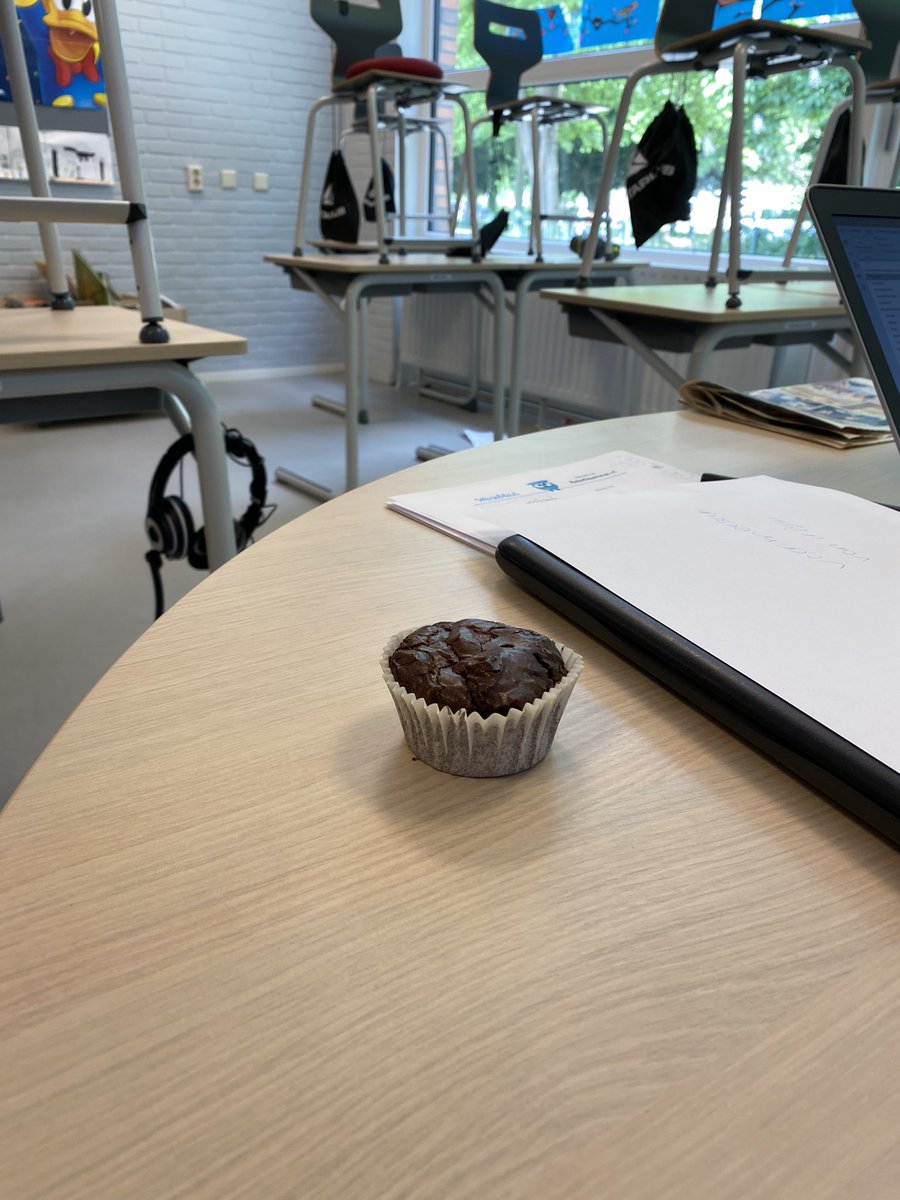 jmveerde's tweet photo. En dan na schooltijd tóch deze op je bureau vinden… #sbo #kookles #onderwijs #topdag #amersfoort https://t.co/bfIN6IEcBr
