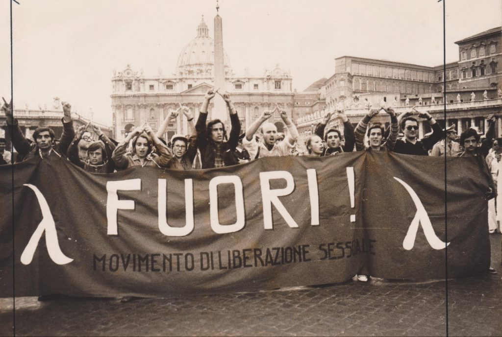 TWM_Factory's tweet photo. Oggi come ieri, continuiamo a lottare per garantire a tutt* gli stessi diritti ✊🏻🏳️‍🌈

In foto, documenti provenienti dall'Archivio del Circolo Mario Mieli, a giugno in mostra per #Ultraqueer a @palazzomerulana 

#giornataInternazionalecontrolomofobia #IDAHOBIT #IDAHOBIT2022 https://t.co/P96jkuQ4a6