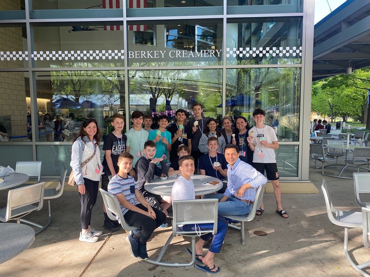 stmschoolatown's tweet image. #STMscholars Congrats to our fifty STM School 7th and 8th Graders who competed in the State PJAS competition! STM had the largest contingency of students in Region 3, with many first and second place showings. It was great to be back in Happy Valley! #theSTMdifference ❤️🖤🧬⚗️🧪