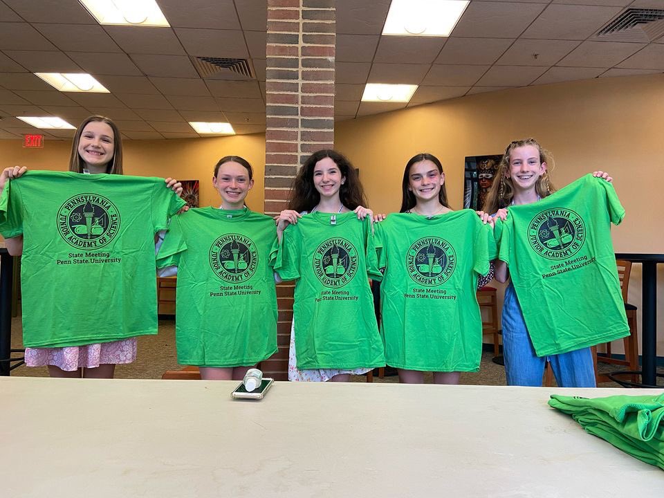 stmschoolatown's tweet image. #STMscholars Congrats to our fifty STM School 7th and 8th Graders who competed in the State PJAS competition! STM had the largest contingency of students in Region 3, with many first and second place showings. It was great to be back in Happy Valley! #theSTMdifference ❤️🖤🧬⚗️🧪