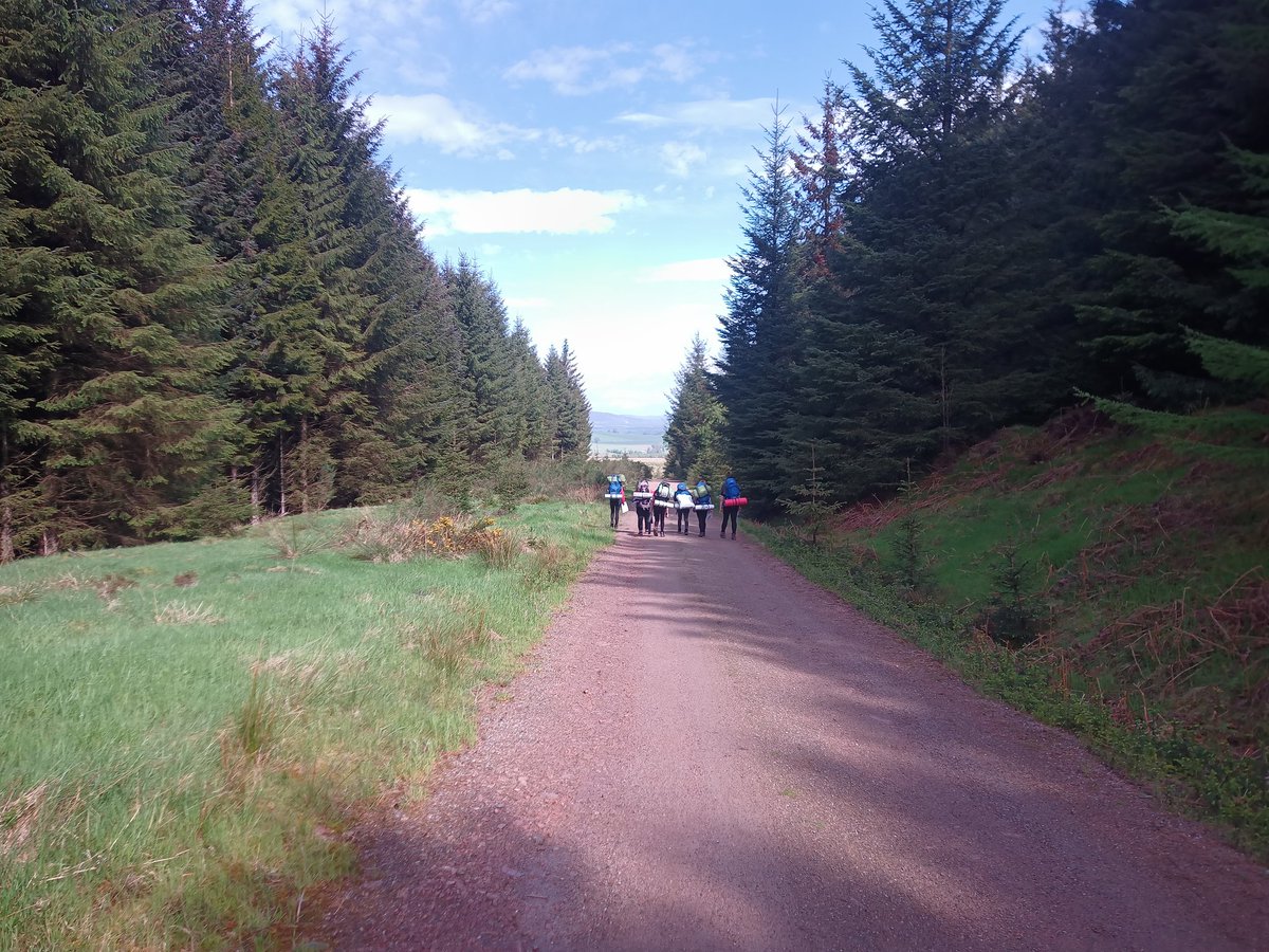 BucksburnWA's tweet photo. 3 more fantastic S3 groups out on #dofe today. Lots of positive attitudes and the sun is shining. 😄 @DofEScotland #scriptforsuccess #teamwork #resilience https://t.co/oD8dUCTp1F