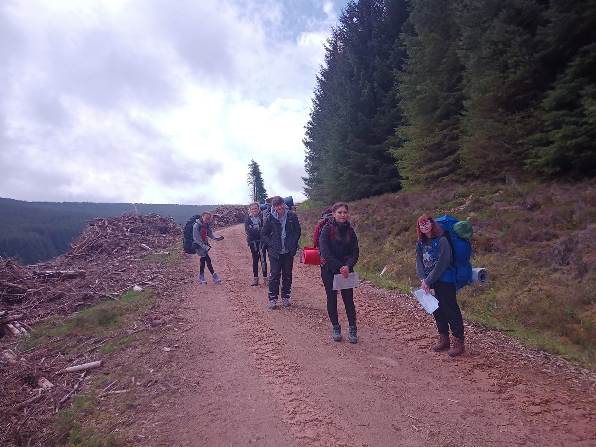 BucksburnWA's tweet photo. 3 more fantastic S3 groups out on #dofe today. Lots of positive attitudes and the sun is shining. 😄 @DofEScotland #scriptforsuccess #teamwork #resilience https://t.co/oD8dUCTp1F