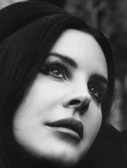 LDRCRAVE's tweet photo. Lana Del Rey ❤️ https://t.co/lBXE5gMdEV