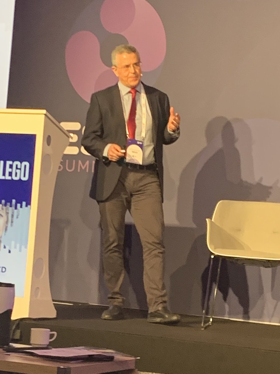 Renal_Ints's tweet photo. .@JoseIbeas1 presents on guidelines updates and referral making a strong case for adequate multidisciplinary training. #ESKDsummit @BDandCo https://t.co/MTXLT0CbXL