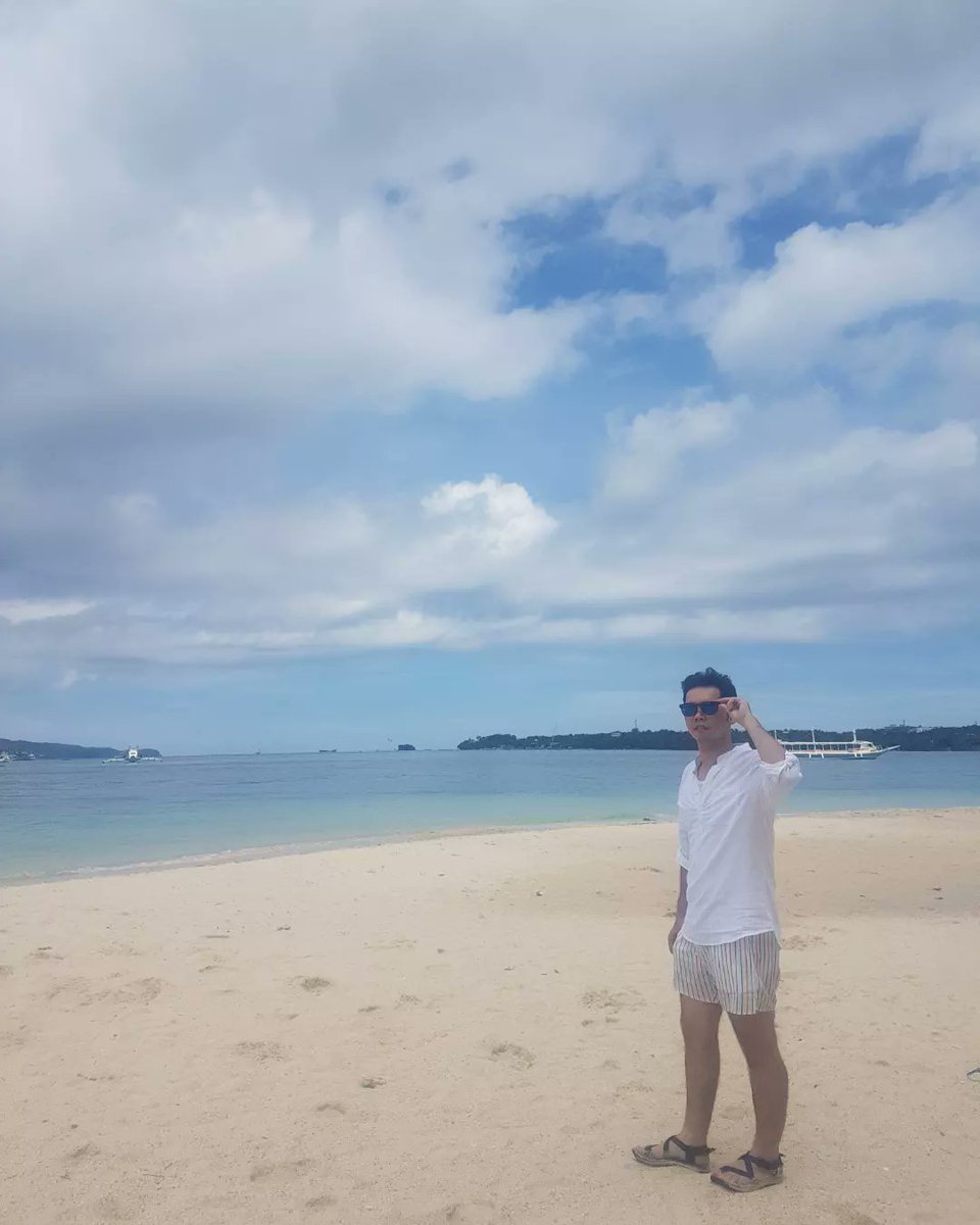 averagejohn314's tweet photo. I just wanna be happy 🏖 #engrjctravelstobora https://t.co/8DKUHgLOeC
