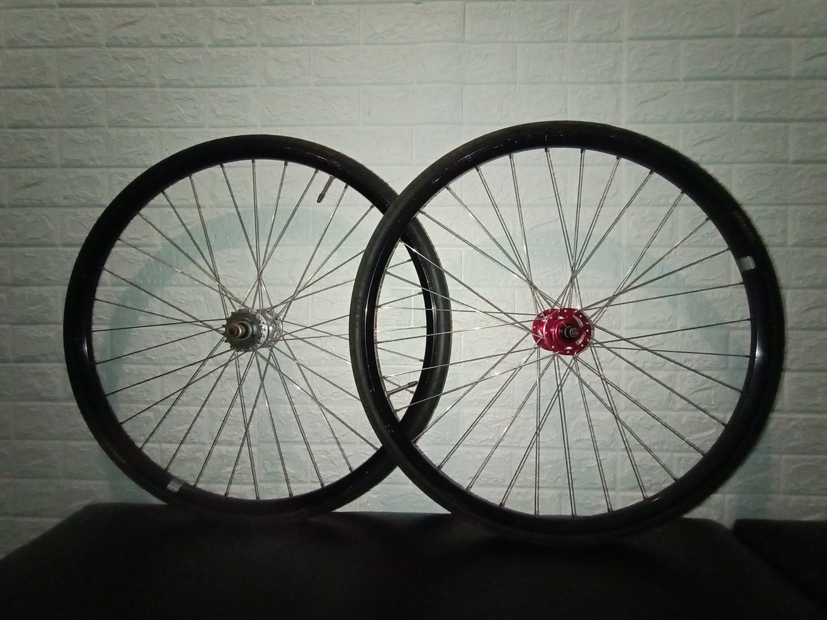 kwebasah's tweet photo. Wts ws rims araya ds700, front hub novatech L, rear hub prompt, spoke stainless, cog 16t good condition. 475 nego. Loc sby. #fnfjb https://t.co/eW78p3dCuN
