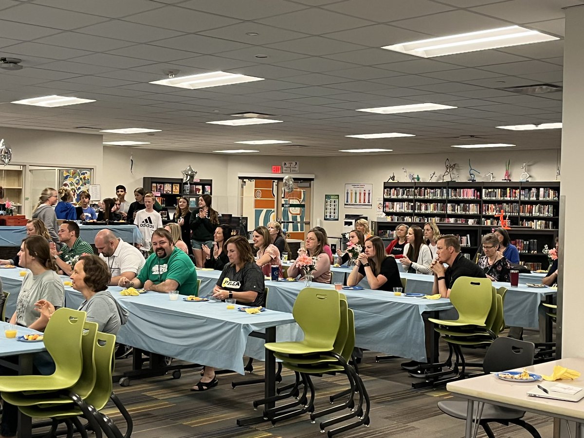 PellaMidSchool's tweet photo. Celebrating @PellaMidSchool retirees this morning with a wonderful breakfast from our student council.  Well done well done well done!  #pellapride #gobiggreen https://t.co/9akMYWWwQm