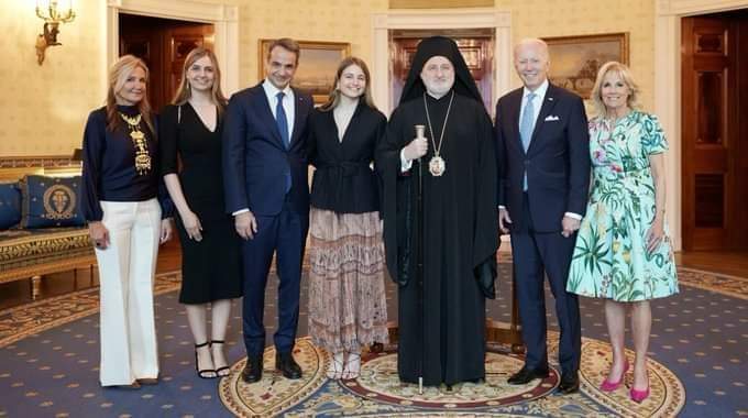 spmich's tweet image. Καταμερισμός και σοτιμια οι κόρες στην Αμερική Ο γιος στο Ισραήλ 
Με ντύσιμο Κεραμεως