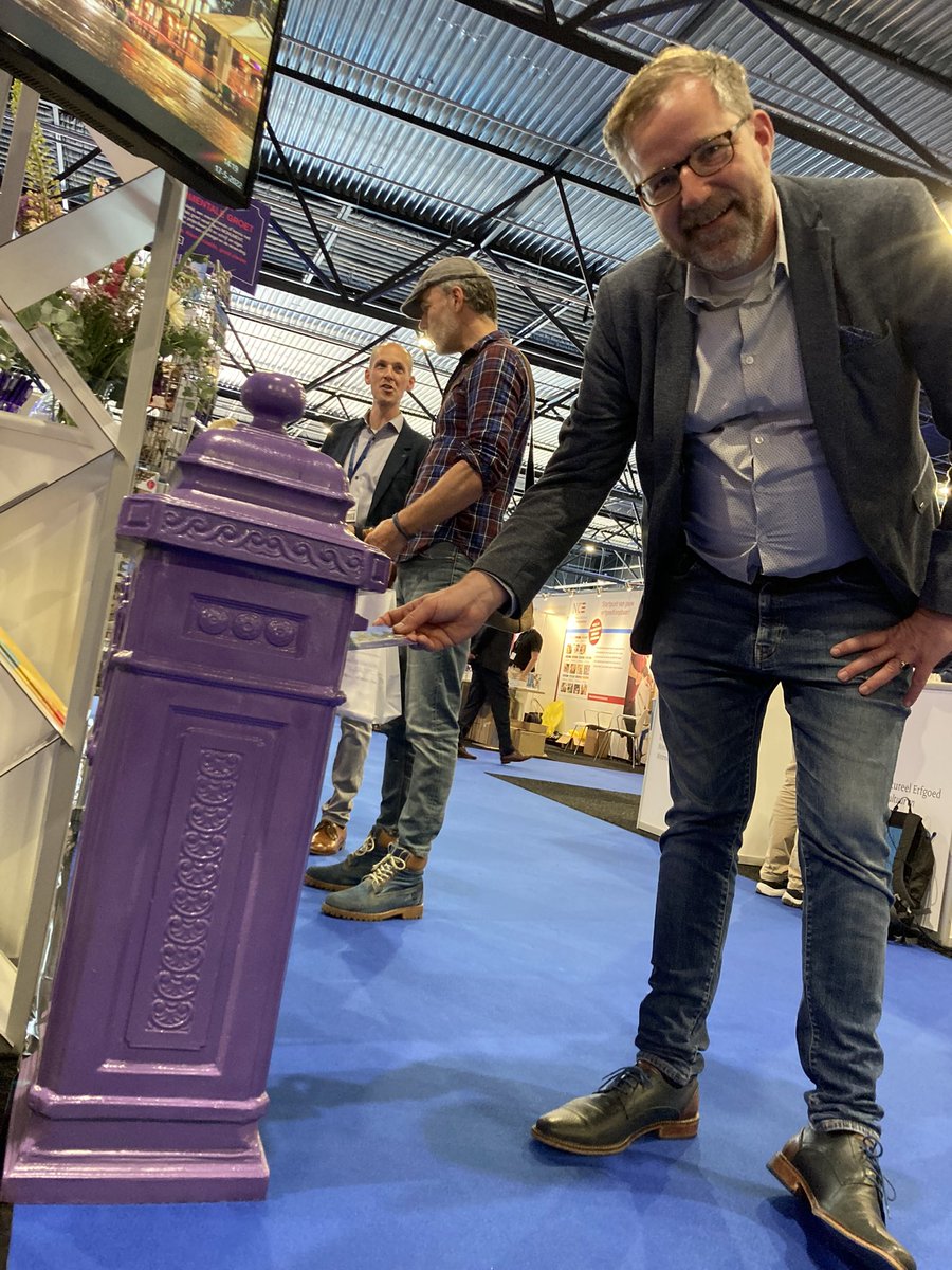We zagen in onze stand op de <a href="/Monumentenbeurs/">vakbeurs MONUMENT</a> al veel mensen een kaartje sturen met een prachtig herbestemd project daarop. Naar wie zouden de kaartjes van <a href="/KarelLoeff/">Karel Loeff</a> gaan..?