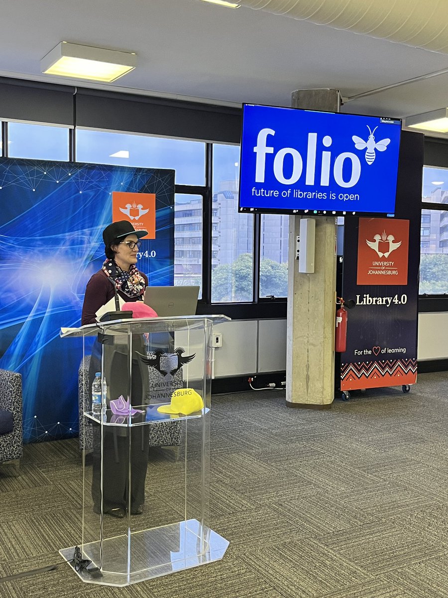 UJLibrary's tweet photo. Creative way #Sponsor presentation by #EBSCO Bronwyn Rossmann - change of hats and products #Discovery #FOLIO #PANORAMA #UJLibraryIntConf2022 https://t.co/5Q53elJTxn