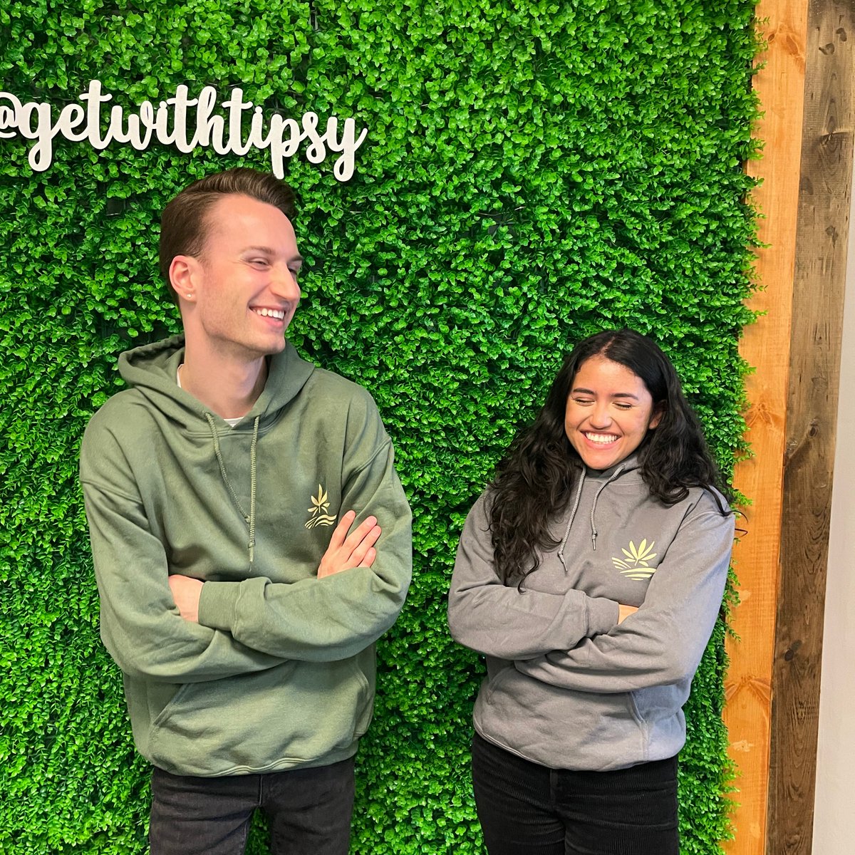 getwithtipsy's tweet photo. Congratulations to Laura &amp; James on your graduations! 🎓 We're sad to see them go but extremely proud to have been part of the journey! It was truly amazing to work with them during our 15-week internship program. They are going places! #getwithtipsy #marketingmixologists https://t.co/pwKBd1Ydql