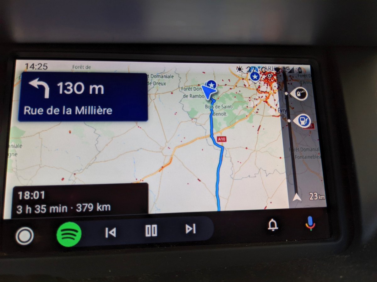 Hello <a href="/TomTom/">TomTom</a> thanks for the android auto update 🥳👏 The iconic side bar is back 🥳