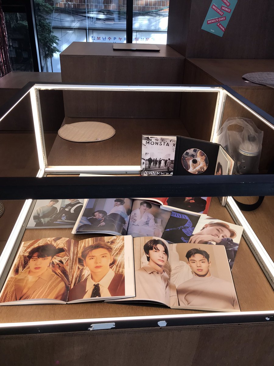 kikimeilove's tweet photo. #MX_영원히_사랑할게
#AeonianLove_MX

📌부스 연남
몬엑이들 사진으로 가득가득 채워져있어서 좋았다🌸 잘 꾸며져 있었고 자리도 넓어서 편했다♥️ 럭드해서 트레카가 여러 개 나왔는데 넘 이뻐서 좋앗구 위층에 앉아있었는데 티비로 몬엑 무대가 나와서 있는 내내 힐링됐다😁♥️ https://t.co/bbRukFwMtw