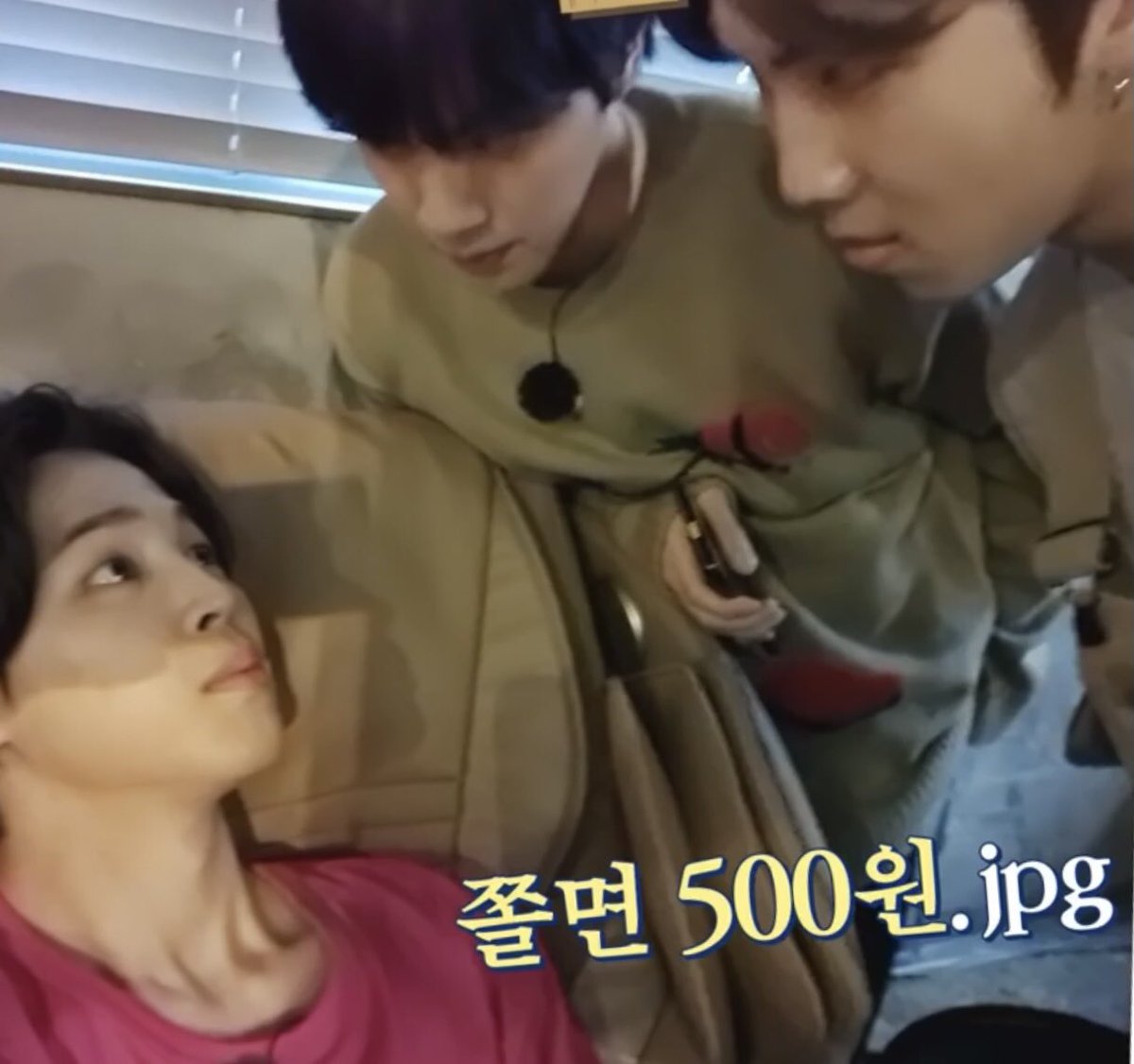 OT7folder's tweet photo. @Dimochix @keepstrugglin_ Not mine either, I was talking about y'all https://t.co/pnmHhAj3lr