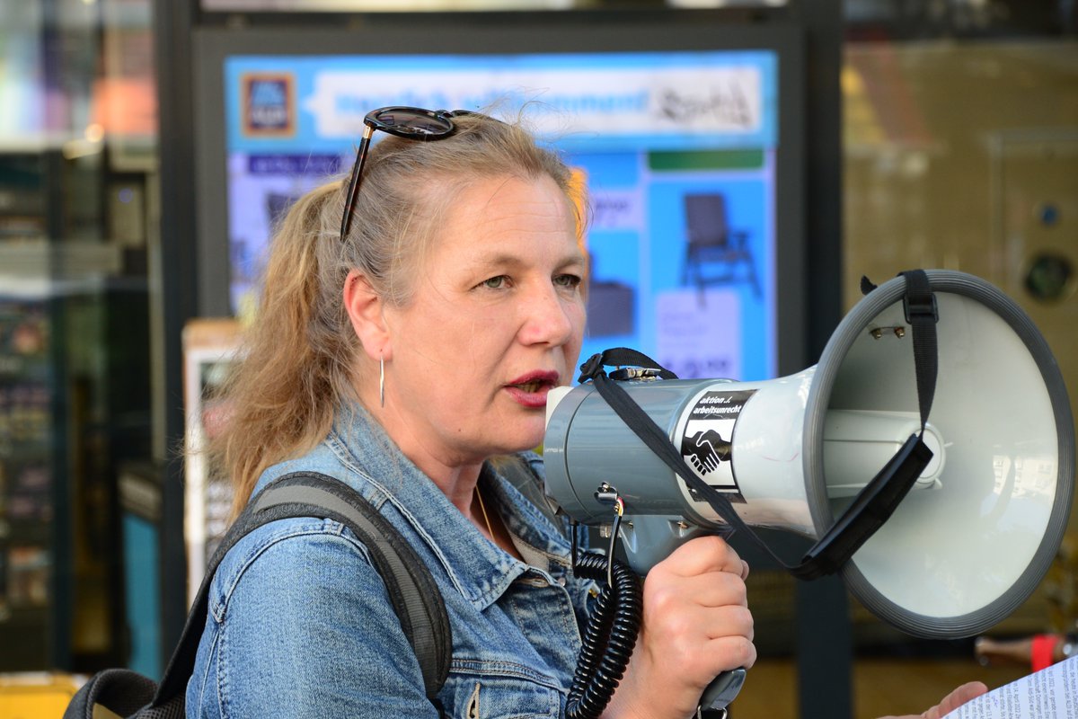 Freitag den 13.05.2022 war wieder die #AktiongegenArbeitsunrecht präsent, diesmal gegen #ALDI:  r-mediabase.eu/diktatur-kann-…