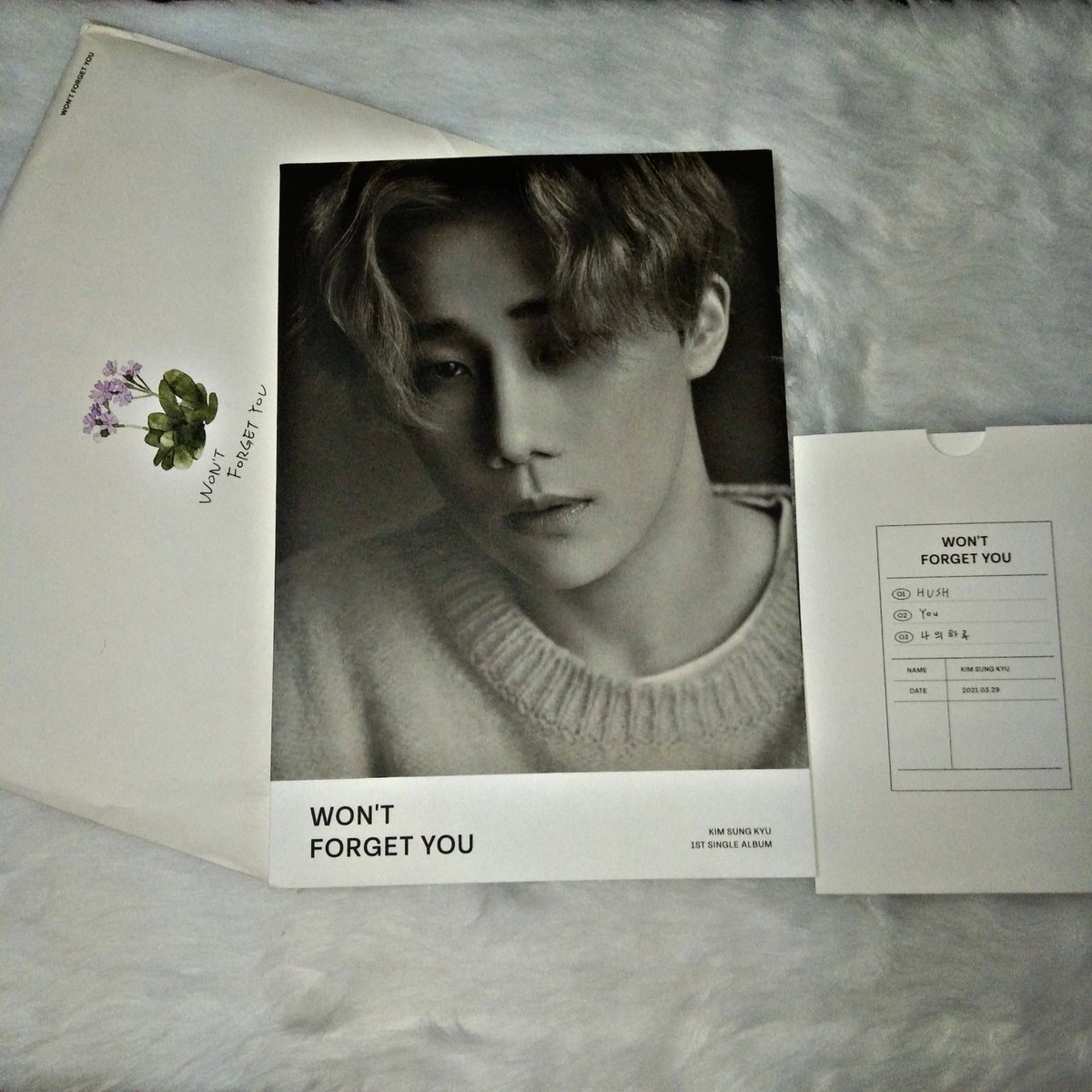 luvshaiimoon's tweet photo. ☾ 𝐖𝐓𝐒 | 𝐋𝐅𝐁 🧾 ☽
 ♡ #shaiilunasells

KIM SUNG KYU Won't Forget You Unsealed Album but complete inclusion
💵 300 
» pb cd pc 2pola postcard
» DOP: payo/2days 
» MOD : lbc, ggx,  flash 
» DM to order 
» on hand

🏷️ wts lfb ph kim sung kyu album sealed pc pola https://t.co/77jRhQrW5X