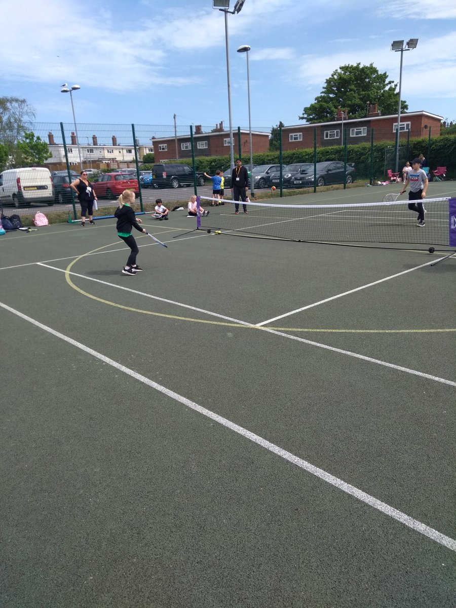Underway for our YR 3-4 Mini Tennis comp, some great shots, serves and rally's on show🎾also fantastic to see the children having fun and playing with smiles on their faces #getactivestayactive #activelifestyleisahealthylifestyle #schoolgames