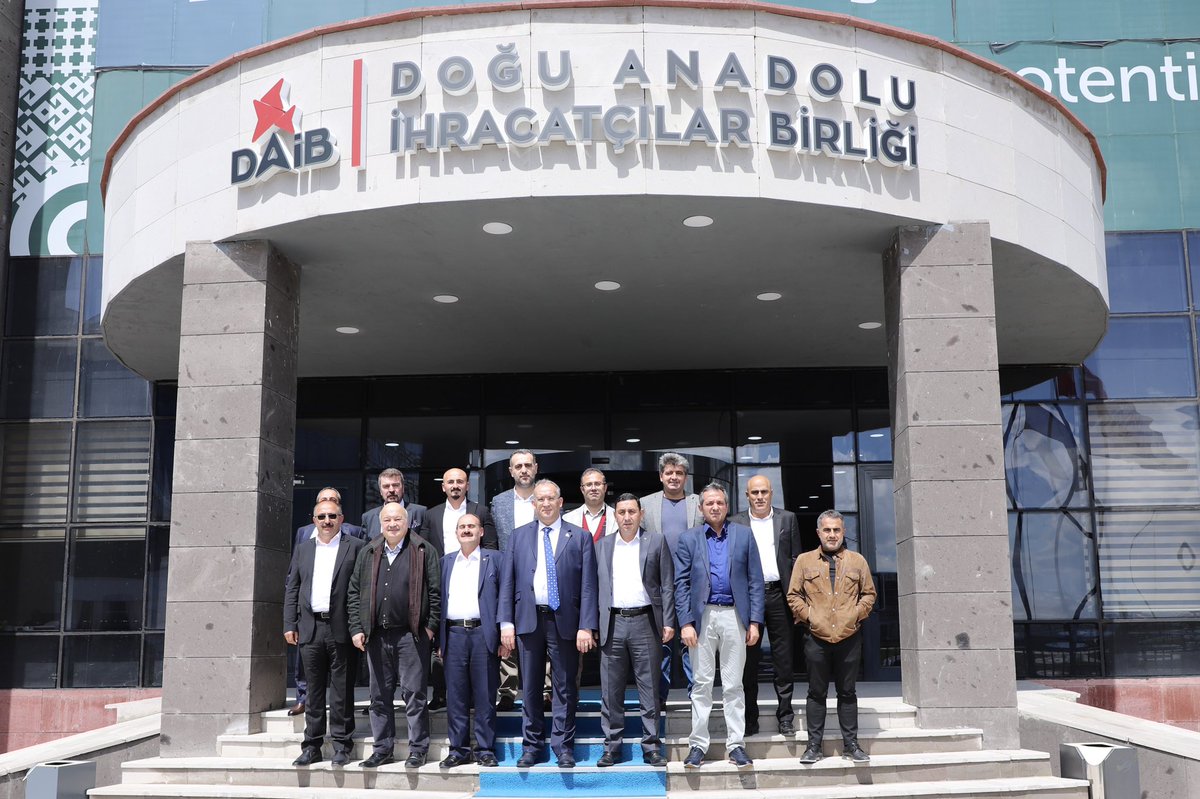bingoltso's tweet photo. Odamız Yönetim Kurulu Başkanı Mahmut Ayas, Yönetim Kurulu Başkan V. Selahattin Böckün, Meclis Üyeleri İbrahim Tutar, Saim Yayan, Odamız Genel Sekreteri Yunus Emre Katrancı ve İlimiz İhracatçılar Birliği Üyeleri ile DAİB Başkanı Ethem Tanrıver’e hayırlı olsun ziyaretinde bulundu. https://t.co/FU0SWjUzYb