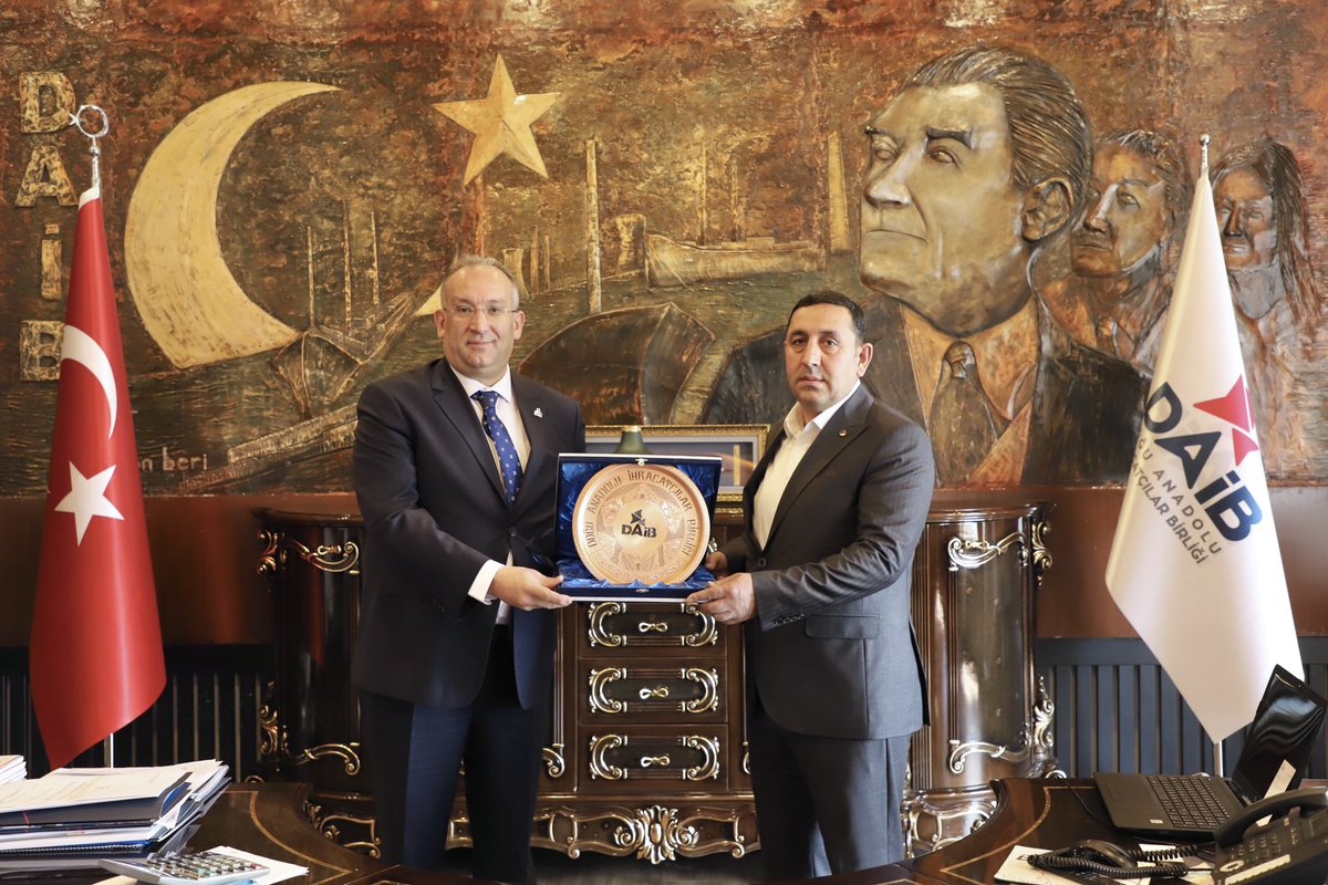 bingoltso's tweet photo. Odamız Yönetim Kurulu Başkanı Mahmut Ayas, Yönetim Kurulu Başkan V. Selahattin Böckün, Meclis Üyeleri İbrahim Tutar, Saim Yayan, Odamız Genel Sekreteri Yunus Emre Katrancı ve İlimiz İhracatçılar Birliği Üyeleri ile DAİB Başkanı Ethem Tanrıver’e hayırlı olsun ziyaretinde bulundu. https://t.co/FU0SWjUzYb