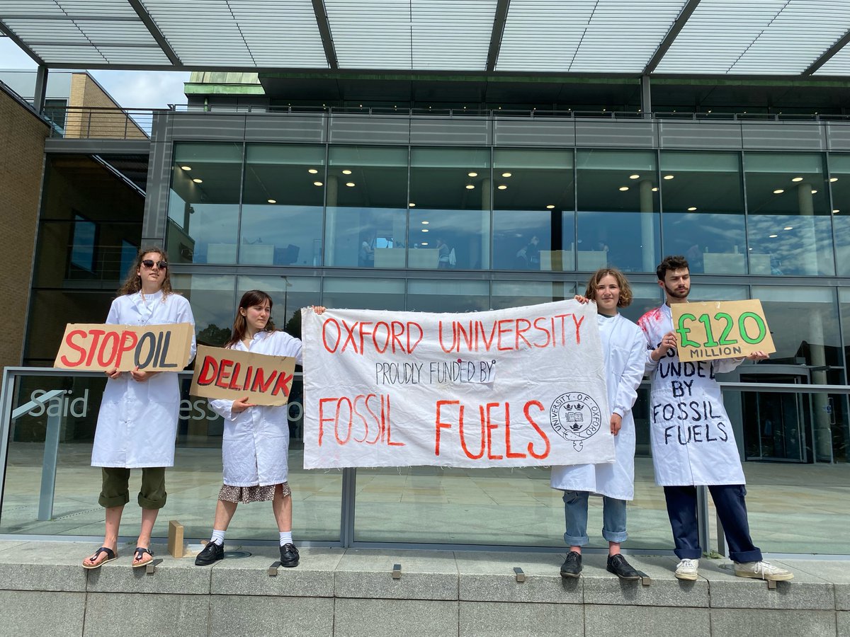 OxUniFossilFree's tweet photo. Oxford claims its taking climate-action and doing world-class climate research - but takes millions from the fossil fuel industry. https://t.co/OCfS0a2V1N