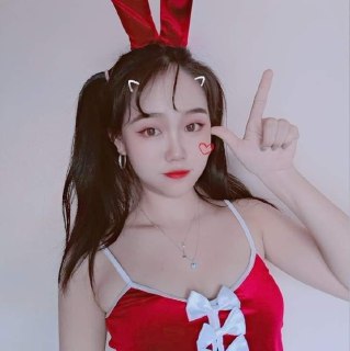 thảo trang tweet media
