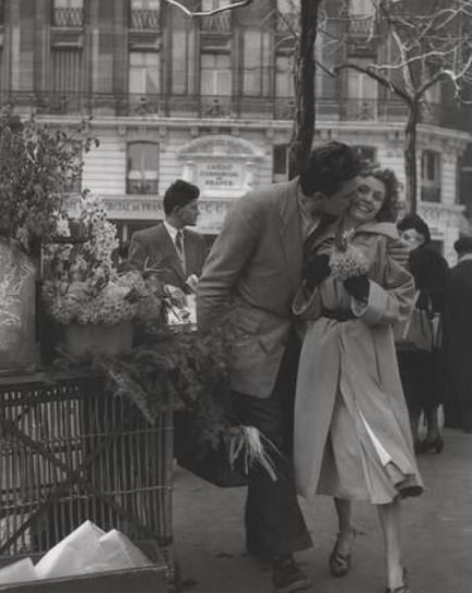 Sonra aramıza şehirler girecek, hiç karşılaşmayacağız. Tesadüfler bile bir araya getiremeyecek. Sonra belki birimiz öleceğiz, diğerimiz hiç bilmeyecek ...