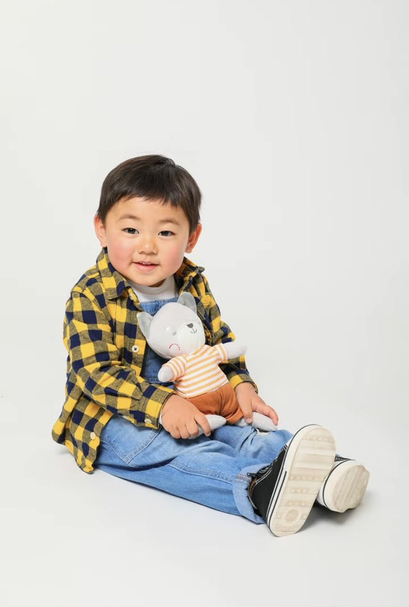 a_capital's tweet photo. 『トイザらス・ベビーザらス×KIDS-TOKEI 2022 spring』

５月14日(土)からキッズ時計公式YouTubeにてスライドショーの配信がはじまりました！

田舎のモンチッチ感がすごい🤣

#永絃 #２歳７ヶ月 #キッズ時計 #スライドショー #トイザらス #ベビーザらス https://t.co/kCAeCPnQ9M