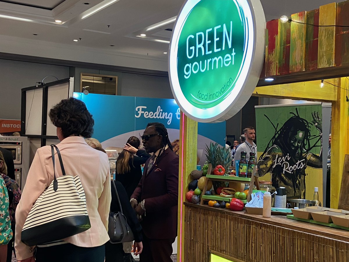 Levi spreading the Caribbean sunshine in Glasgow! Fabulicious to be back at Assist FM Conference 22 meeting and greeting you all! 
<a href="/GreenGourmetUK/">Green Gourmet</a> <a href="/levirootsmusic/">Levi Roots</a> @AssistConf
 #road2recovery 👨‍🍳🍽🏴󠁧󠁢󠁳󠁣󠁴󠁿
#UFSM #FreeSchoolMeals #ScottishSchoolMeals