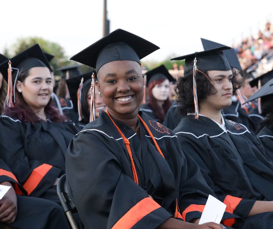 MCHSActivities1's tweet photo. MCHS CLASS OF 2022 GRADUATION.  VIP photos will be available this week. https://t.co/1rIjfduDsm