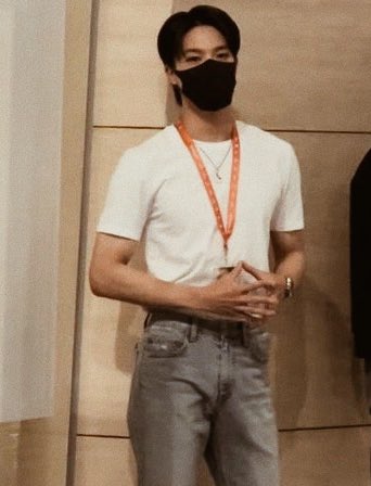 Suddenly i am writing a complain email to spotify because they didn't put you as the hottest single of the week 🥵😩