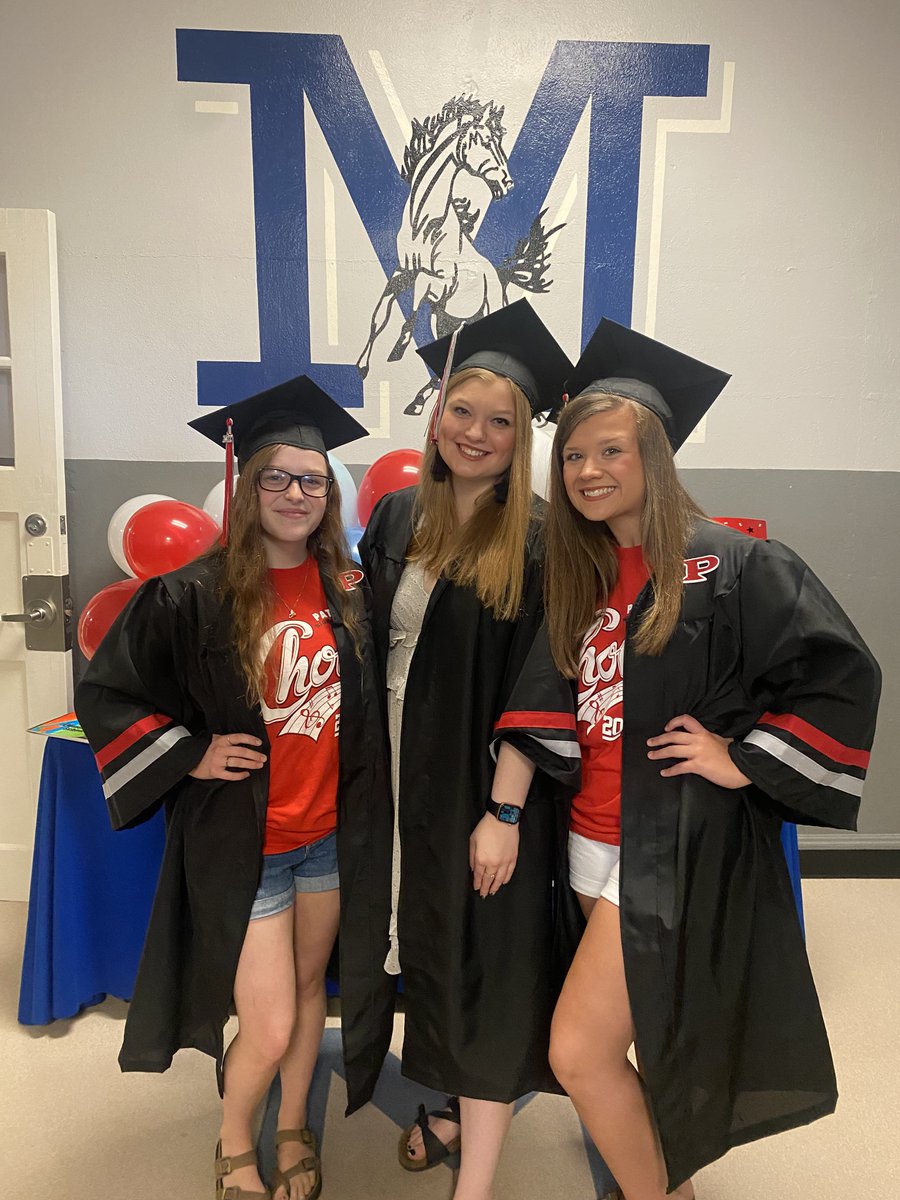 PattonHigh's tweet image. Senior Walks at Mull Elementary yesterday! 
Once a Mustang, always a Mustang! 
#MullMustangs #SeniorWalks #WeArePatton #PHSClassof2022