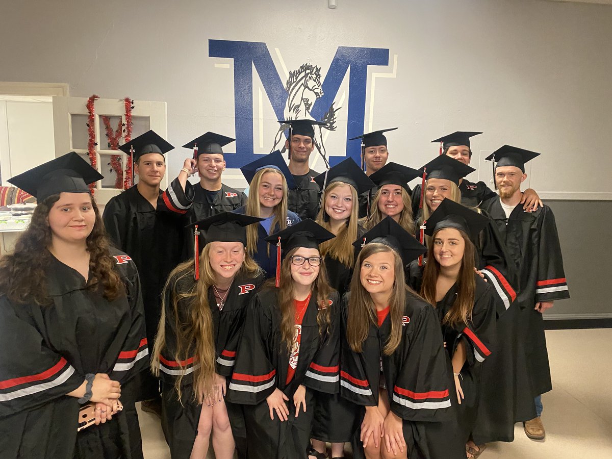 PattonHigh's tweet image. Senior Walks at Mull Elementary yesterday! 
Once a Mustang, always a Mustang! 
#MullMustangs #SeniorWalks #WeArePatton #PHSClassof2022