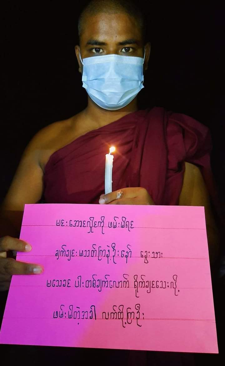 miN13700's tweet photo. The regular anti-dictatorship night strike, led by pro-democracy Pyigyidagun monk and activists, was continued on May 17.

#WarCrimesOfJunta
#2022May17Coup
#WhatsHappeninglnMyanmar https://t.co/WWEgkuIako