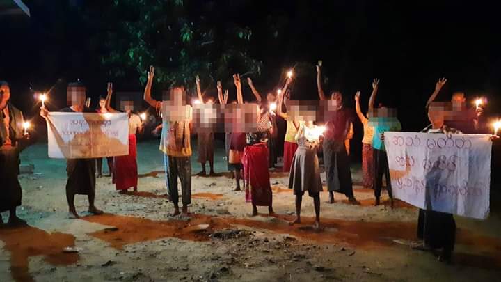 miN13700's tweet photo. The regular anti-dictatorship night strike, led by pro-democracy Pyigyidagun monk and activists, was continued on May 17.

#WarCrimesOfJunta
#2022May17Coup
#WhatsHappeninglnMyanmar https://t.co/WWEgkuIako