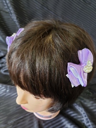 shaho_joyluck1's tweet photo. Wisteria on a rainy night looks so magical
雨の夜に見る藤の花はとても幻想的
#handmadebox #ハンドメイドボックス #wisteria #藤 #handmadebows #手作りリボン #handsewn #手縫い #haistyle #ヘアアレンジ #heart #ハート #love #愛 https://t.co/aeEC5gjlhk