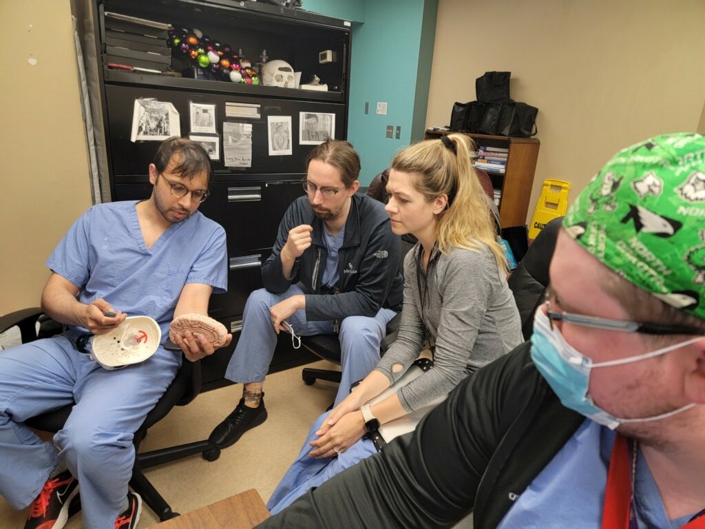 DrPNeurosurgery's tweet photo. Our medical students ⁦@AudreyGrossen⁩ and ⁦@BenjaminBJLee⁩ at our weekly anatomy lecture ⁦@OUNeurosurg⁩ . There is a reason why they will be stars during their sub-is!#neurosurgery #residency #Match2023 https://t.co/sLPTPnr8Fw