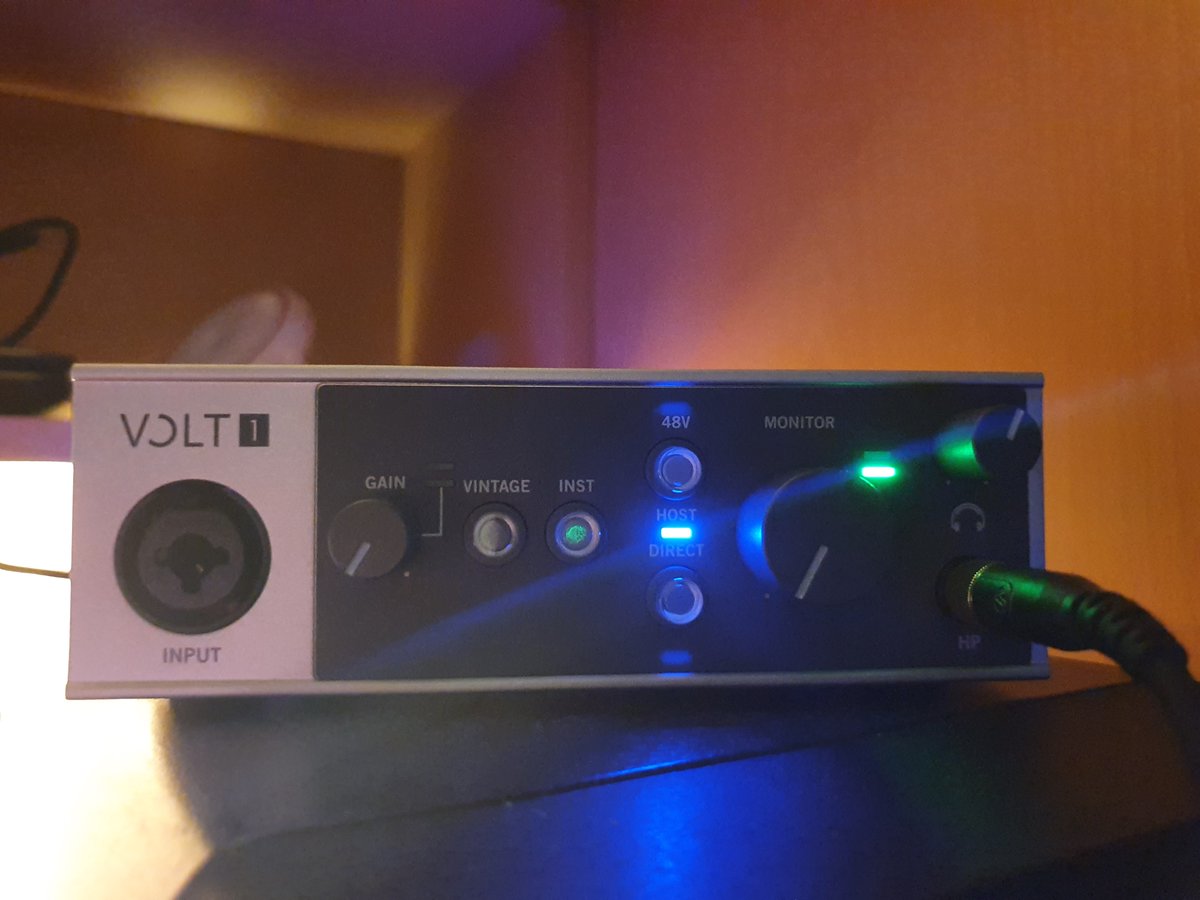 pokarifalls's tweet image. 첫 오인페!!
메인보드 쓰다가 여기다가 헤드폰 연결하니까
저역대가 전보다 잘들리고
소리가 메인보드보다 좋고
내 통장은 비었고..

그치만 절대 후회안해요!!

#uavolt  #aassessionbundle