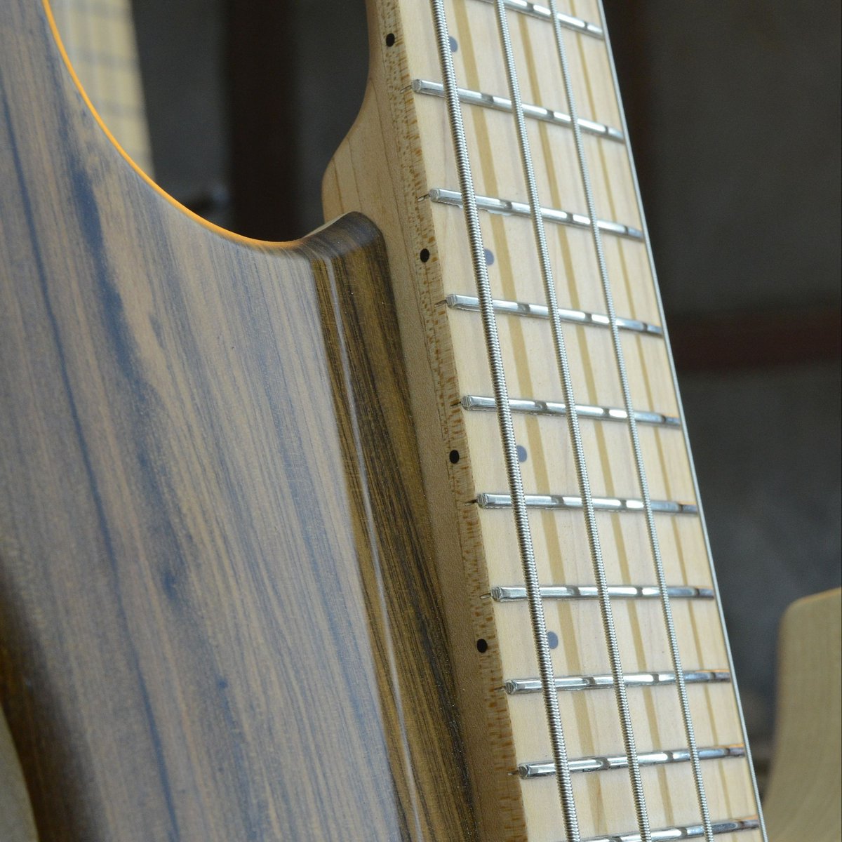 massaguitars's tweet photo. Un bajo para toda la vida!
Siempre escuchamos a nuestros clientes y tratamos de hacer el bajo de sus sueños, nuestro amigo @estudioronzoni nos pidió un #LUMEN2 con algunas personalizaciones.

#massaguitars 
#clubdebajistas 
#electricbass
#bassguitar
#bassist
#amazingbass https://t.co/89XCeSh8eD