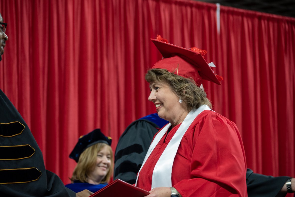 MiamiRegionals's tweet photo. Congratulations to our 556 #CLAAS2022 graduates!!! Photos from the ceremony are now online for sharing at https://t.co/FojmyjXgMo. #MiamiOHGrad https://t.co/Z84ATBtUUc